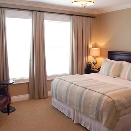 124 On Queen Hotel & Spa Niagara-on-the-Lake Εξωτερικό φωτογραφία A bedroom at the Inn