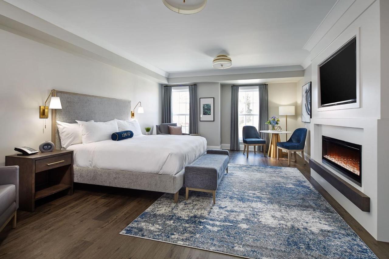 124 On Queen Hotel & Spa Niagara-on-the-Lake Εξωτερικό φωτογραφία A guest room at the Hotel Commonwealth