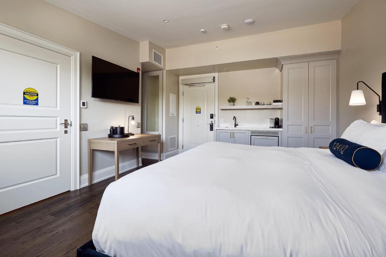 124 On Queen Hotel & Spa Niagara-on-the-Lake Εξωτερικό φωτογραφία A room at the Hotel Casa 900