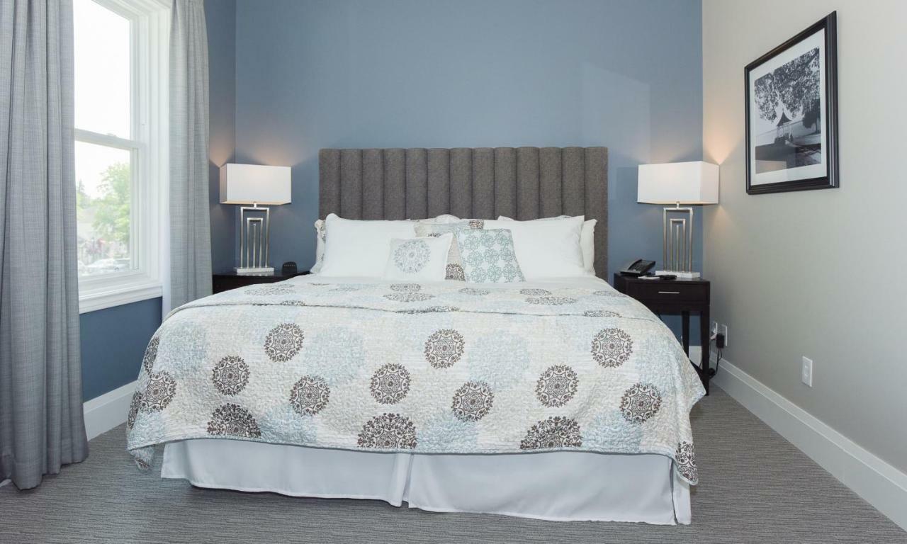 124 On Queen Hotel & Spa Niagara-on-the-Lake Εξωτερικό φωτογραφία A bedroom at the Inn at the Opera