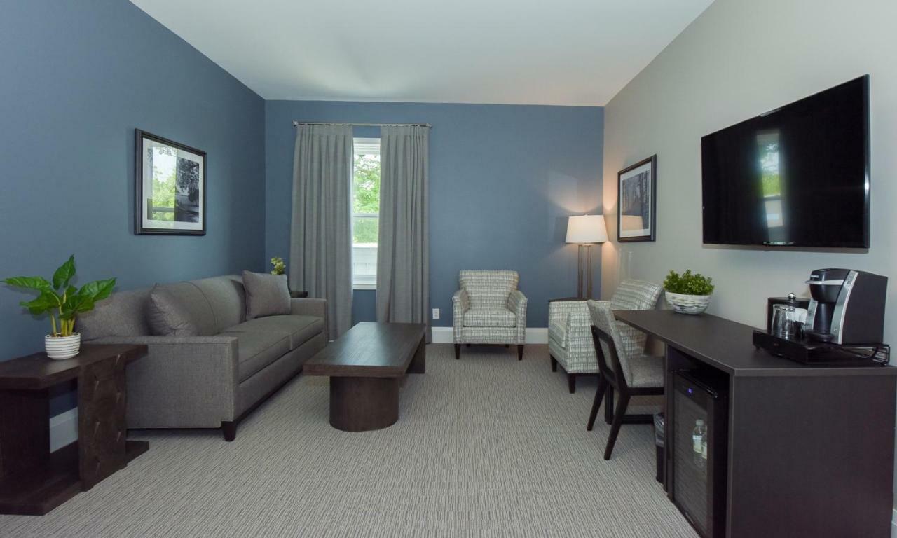 124 On Queen Hotel & Spa Niagara-on-the-Lake Εξωτερικό φωτογραφία A typical hotel room