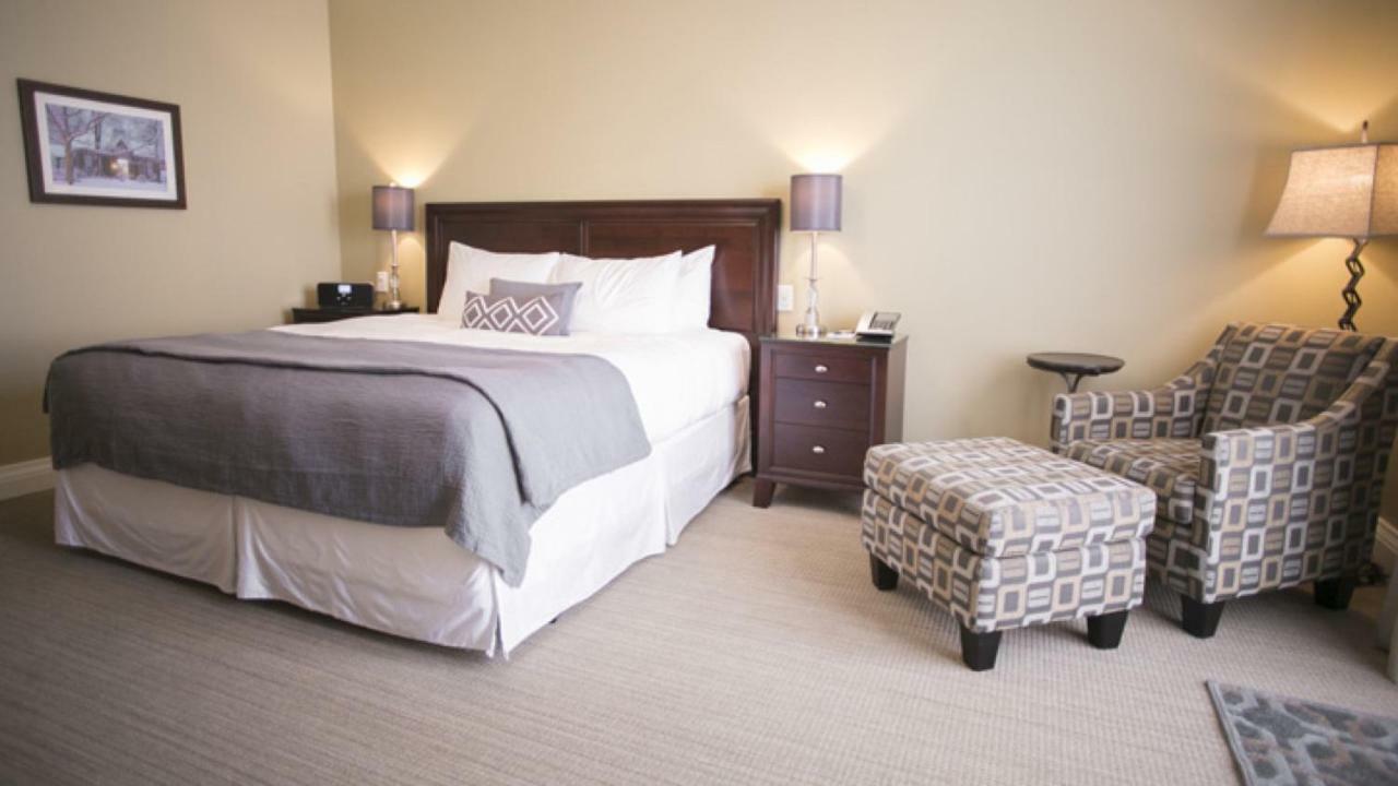 124 On Queen Hotel & Spa Niagara-on-the-Lake Εξωτερικό φωτογραφία A guest room at the Inn at Laurel Point